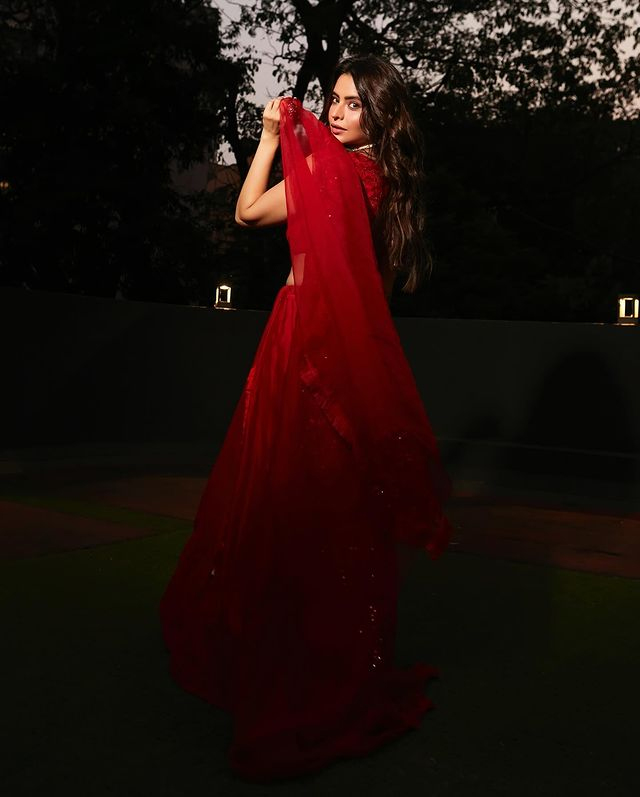 Aamna Sharifs Incredible Stellar Poses Aamna Sharifs Incredible Stellar Poses