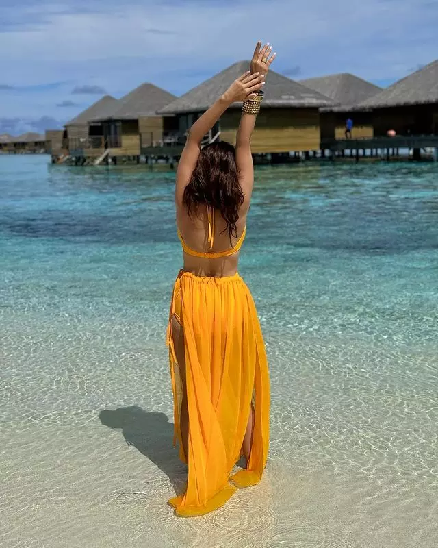 Aamna Sharifs Incredible Stellar Poses Aamna Sharifs Incredible Stellar Poses