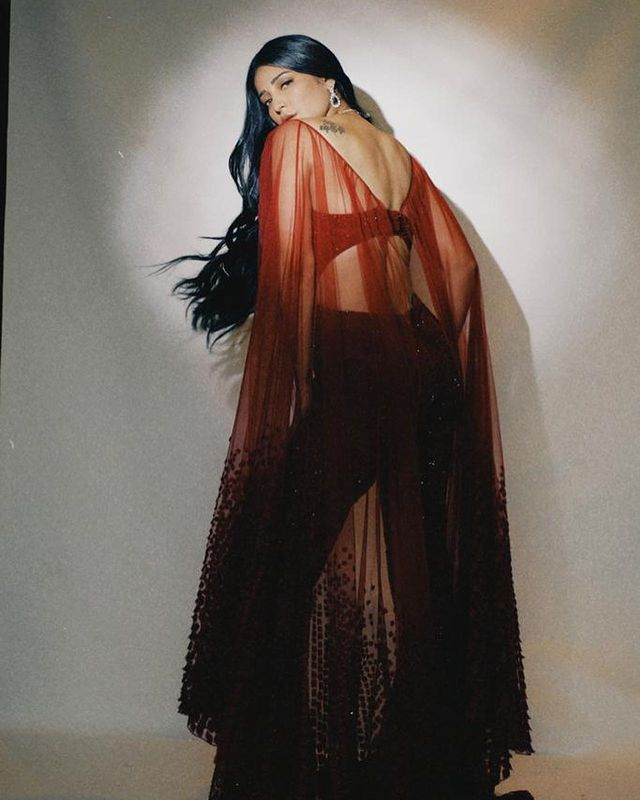 Elegance in Every Thread: Shruti Haasans Apple Belle Dress Elegance in Every Thread: Shruti Haasans Apple Belle Dress