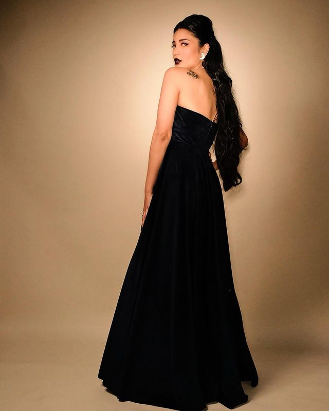 Elegance in Every Thread: Shruti Haasans Apple Belle Dress