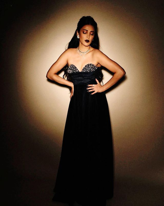 Elegance in Every Thread: Shruti Haasans Apple Belle Dress