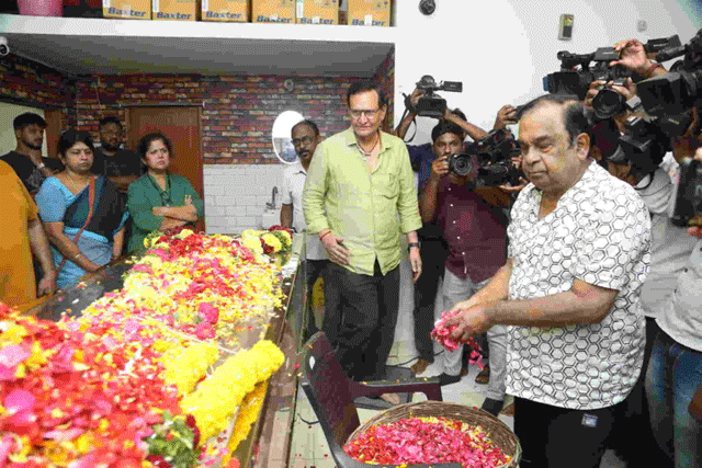 Celebrities Pay Emotional Tributes To Chandra Mohan! Celebrities Pay Emotional Tributes To Chandra Mohan!