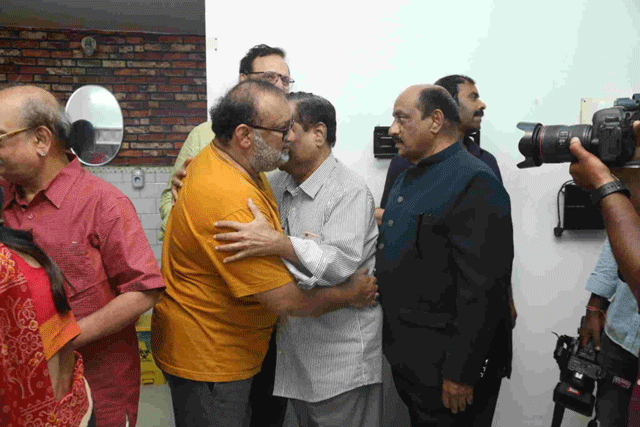 Celebrities Pay Emotional Tributes To Chandra Mohan!