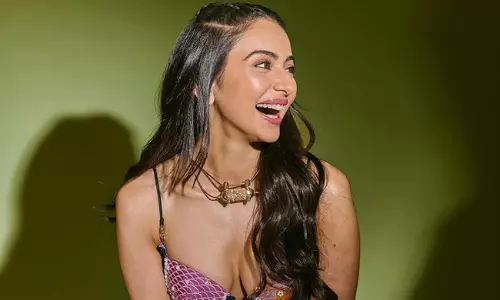 పిక్ టాక్‌ : రకుల్‌ కలర్‌ ఫుల్‌ దీపావళి అందాలు