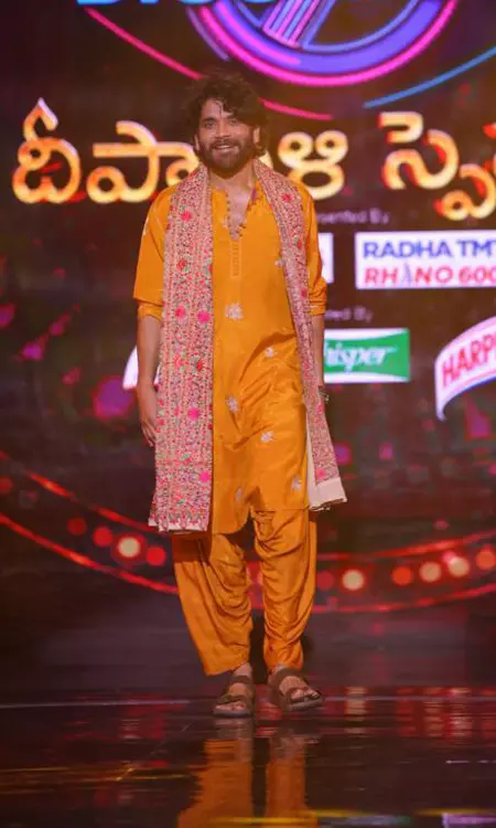 Dapper Diwali: Nagarjunas Ethereal Elegance Lights Up BB 7