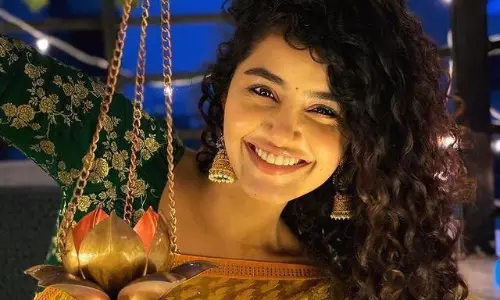 దీపా(ల)వళి వెలుగుల్లో మెరుస్తున్న ముద్దుగుమ్మ..!