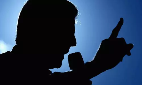 చంద్రబాబుతో అర్ధరాత్రి భేటీ : ఆ ప్రముఖ  కాంగ్రెస్ నేత ఎవరు...?