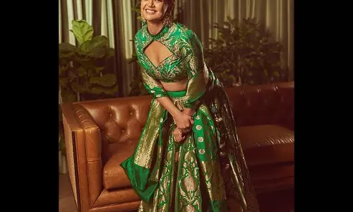 Surveen Chawlas Diwali Elegance: Adorning Tradition in Glamorous Green Attire