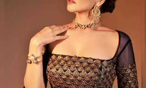 Sunny Leones Diwali Ode to Tradition and Modern Glamour