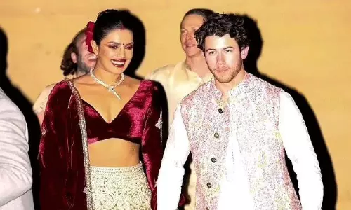 మ్యాక‌ప్ అద్దంలో చూసుకోలేదా పీసీ ?