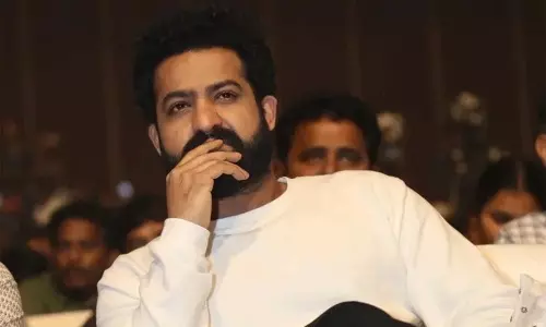 ఈ బాలీవుడ్ వాళ్ళు మన తారక్ ను ముంచరుగా?