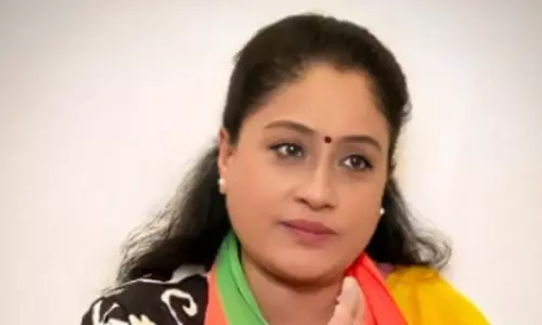 మరోసారి కాంగ్రెస్‌ లోకి రాములమ్మ!