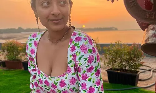 Actress is on fire; sets Instagram ablaze