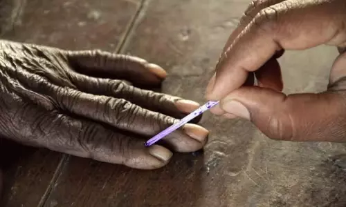 ఎల్బీ నగర్ ఓటర్ కు ఓటేయాలంటే తిప్పలు ఎన్నంటే?