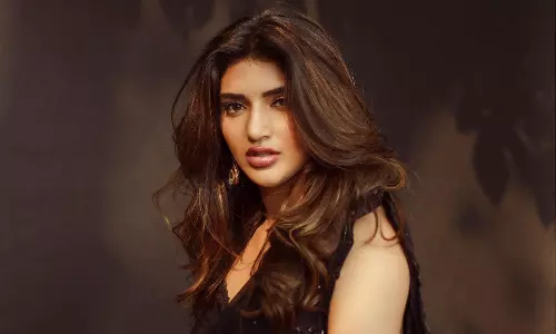 పిక్‌ టాక్‌ : నడుము అందంతో పిచ్చెక్కిస్తోంది