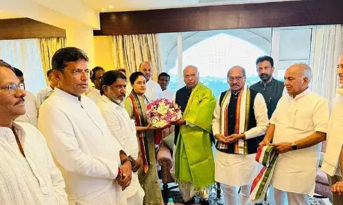 భూమి గుండ్రంగా ఉందంటున్న రాములమ్మ...!