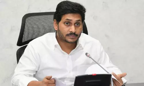 జ‌గ‌న్‌ను ఫాలో అవుతున్న తెలంగాణ నేత‌లు!