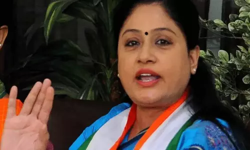 కేసీఆర్‌ నాటిన మొక్కే బీజేపీని నాశనం చేసింది: విజయశాంతి సంచలన వ్యాఖ్యలు!