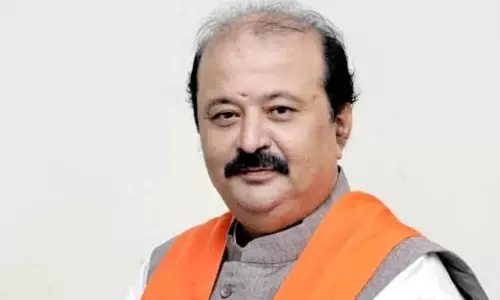 కేసు పెట్టు.. ప‌ద‌వి ప‌ట్టు..!!