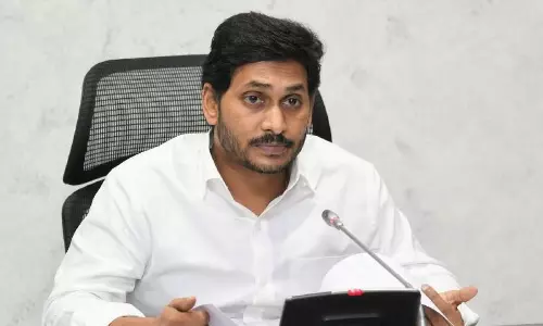 విశాఖ హార్బర్‌  లో అగ్నిప్రమాదం... తెరపైకి జగన్  మార్క్  సహాయం!