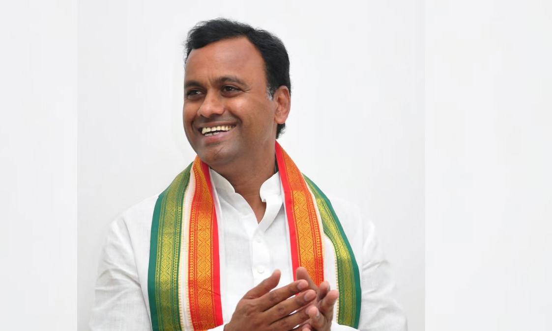 ధర్మం వైపు నిలబడి ఓటేయమంటూ 'ధర్మం'గా మాట్లాడిన రాజగోపాల్ | Rajagopal ...