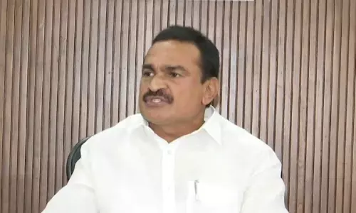 కేసీఆర్.. రేవంత్ నడుమ కామారెడ్డిలో మూడో అభ్యర్థి ప్రత్యేకత తెలుసా? కేసీఆర్.. రేవంత్ నడుమ కామారెడ్డిలో మూడో అభ్యర్థి ప్రత్యేకత తెలుసా?