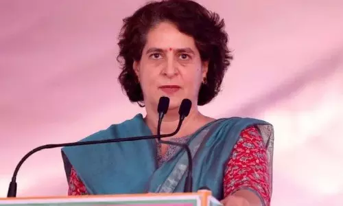 కుటుంబ పార్టీ వ‌ర్సెస్ కుటుంబ పార్టీ.. ప్రియాంక కామెంట్ల‌పై నెటిజ‌న్ల వ్యాఖ్య‌లు