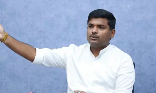 జగన్ని ఆపే శక్తి పొలిటికల్ టూరిస్టులకు లేదు...!