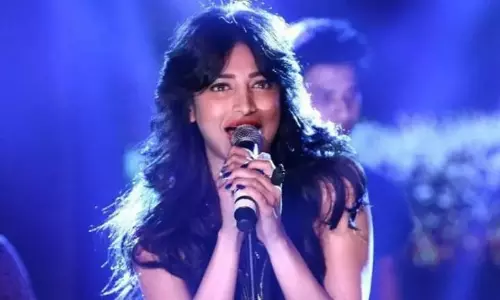 వీడియో : రాక్‌ స్టార్‌ శృతి దుమ్మురేపింది