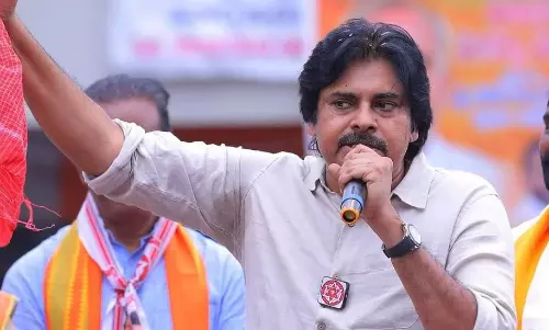 తెలంగాణాలో పవన్ ప్రచార పదనిసలు... పంచులేవీ పవర్ స్టార్...?