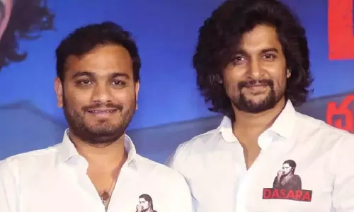 దసరా దర్శకుడు.. అటు తిరిగి ఇటు తిరిగి..