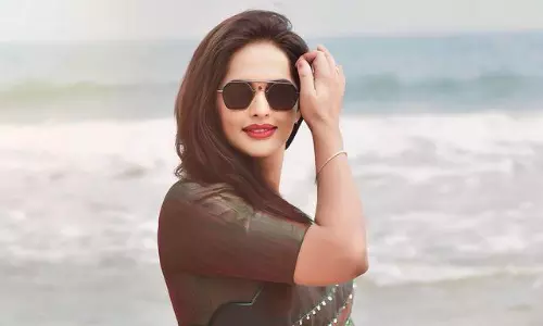 పిక్ టాక్ : చీర కట్టులో సీరియల్‌ నటి హీరోయిన్‌ ని మించిందే..!