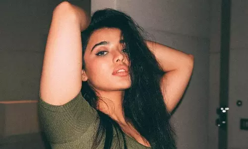 కేతిక శర్మ.. చూపులతోనే చంపేసే అందం