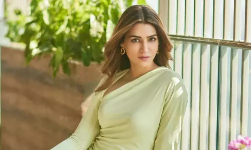 మా ఇద్దరిని ఎవరైనా కలిపితే బాగుండు..!