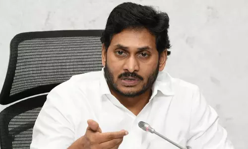 జగన్ విశాఖ మకాంకి కేంద్రమే అడ్డంకి...?