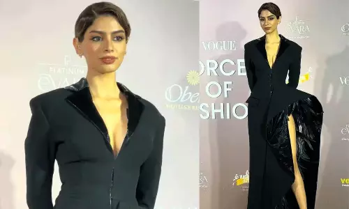 వీడియో: కొల్లేరు కొంగ న‌డిచొచ్చిన చందం