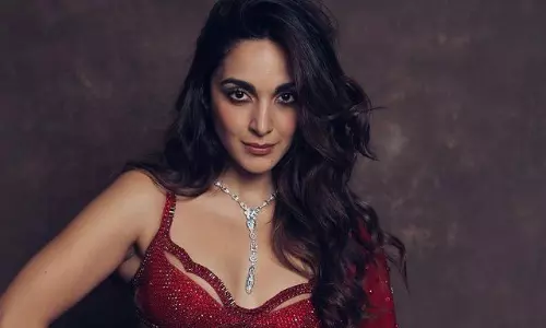 ఫోటోటాక్ : రెడ్‌ సారీలో పిచ్చెక్కించే అందం