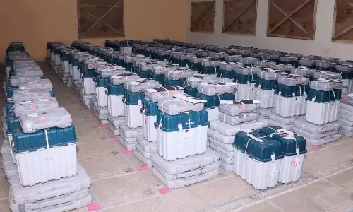 కౌంటింగ్ కేంద్రాల‌ను ఖాళీ చేస్తున్న బీఆర్ ఎస్ నాయ‌కులు