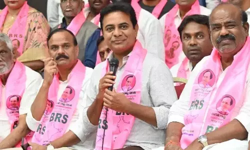 కేటీఆర్ భేటీకి మిస్ అయిన ముగ్గురు ఎమ్మెల్యేలు ఎవరు? కేటీఆర్ భేటీకి మిస్ అయిన ముగ్గురు ఎమ్మెల్యేలు ఎవరు?