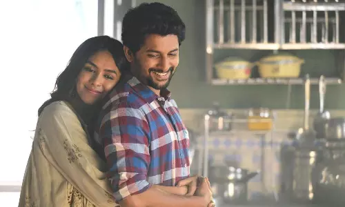 నానితో హ‌గ్ హీరోయిన్ కి వింత అనుభూతి!