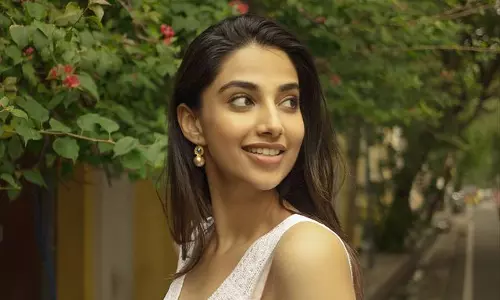 Meenakshi Chaudharys Glamorous Display of Elegance