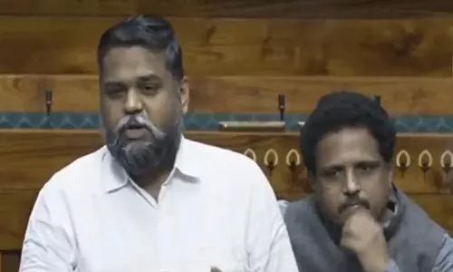 రాజకీయ కంపు కొట్టిస్తున్నడీఎంకే ఎంపీ  వ్యాఖ్యలు..