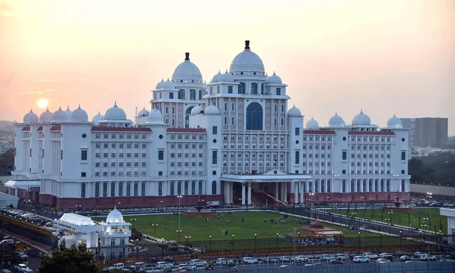 స‌చివాల‌యం చుట్టూ రాజ‌కీయ ర‌గ‌డ‌!?