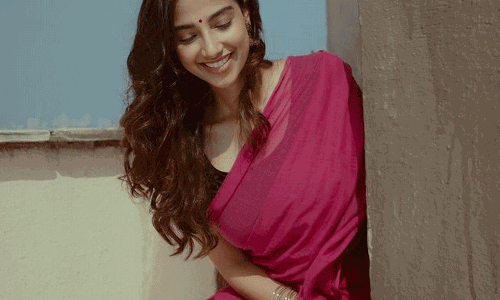 Meenakshi Chaudharys Graceful Saree Look Breaks the Internet