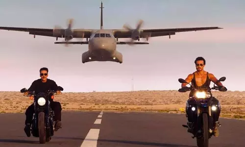 బ‌డే మియాన్ చోటే మియాన్ ఫ్లైట్ ఛేజింగ్?