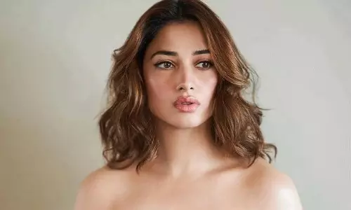 బ్లాక్ ఫ్రాక్‌లో మెరిసిపోతున్న మిల్కీ బ్యూటీ