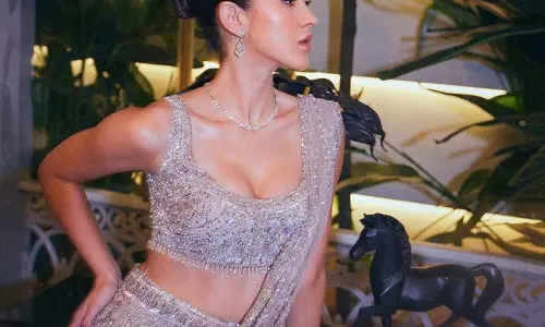 Shanaya Kapoor Dazzles in Silver Attire Shanaya Kapoor Dazzles in Silver Attire