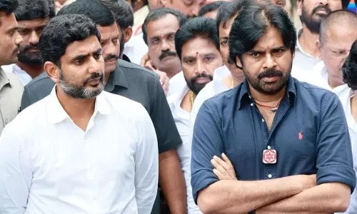 లోకేష్ పవన్ లకు ఒకేసారి చెక్ పెడుతున్న జగన్...!?