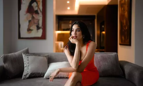 కుర్ర హీరోయిన్ ఇంట్లో విలాస‌వంత‌మైన బార్