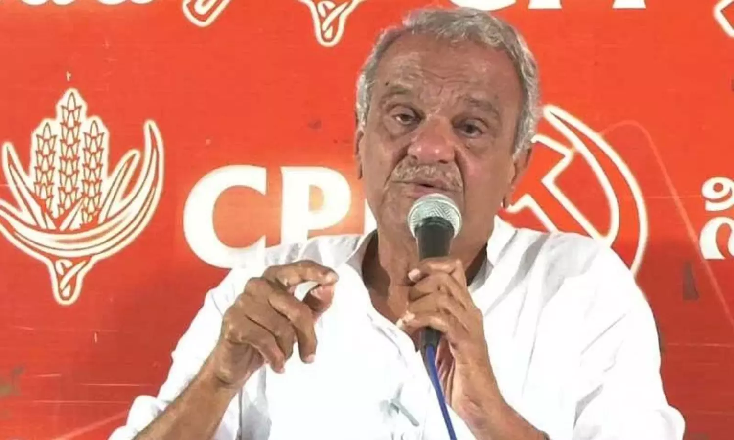 ఎమ్మెల్యేలను మార్చితే లాభమేంటి...ఎర్రన్న హాట్ కామెంట్స్...! ఎమ్మెల్యేలను మార్చితే లాభమేంటి...ఎర్రన్న హాట్ కామెంట్స్...!